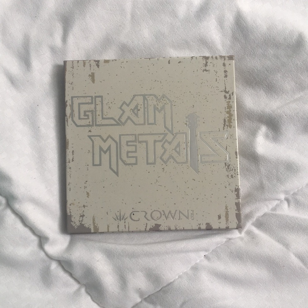 Glam Metals palette by Crown Brushes